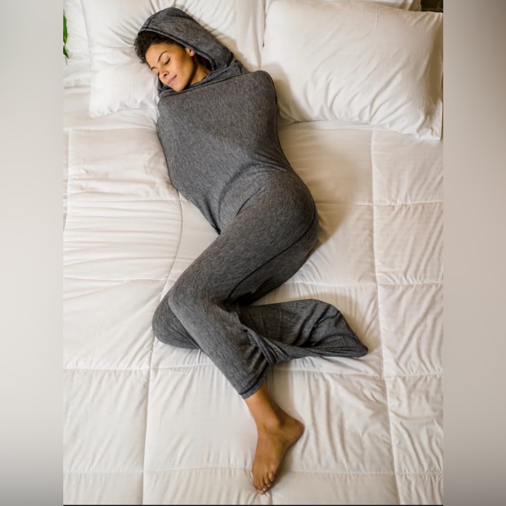 HUGSLEEP Hooded Sleep Pod Move Graphite medium, never worn.